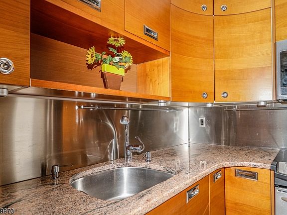 2nd image of 8 Woodland Way #8
