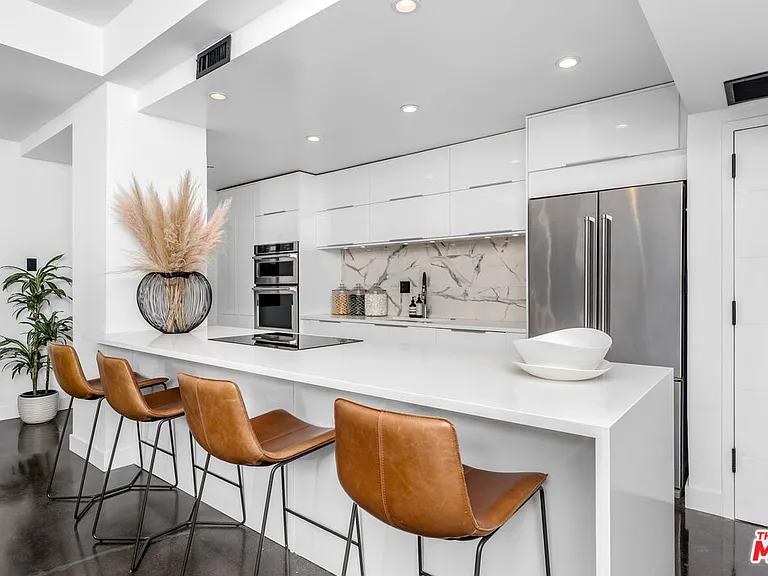 7250 Franklin Ave #116 — Photo 4