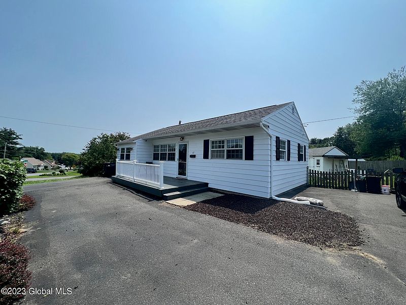 2nd image of 61 Hunting Road