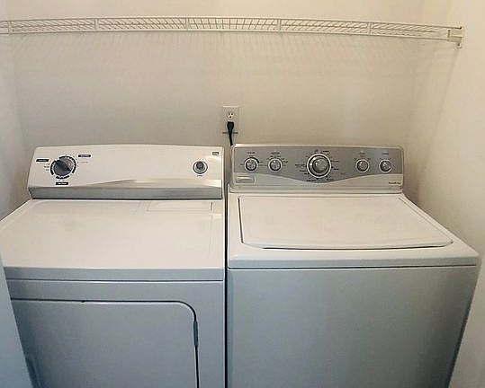 washer & dryer included