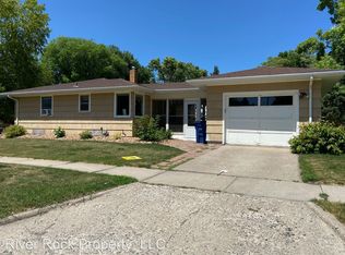 1520 3rd St S, Moorhead, MN 56560