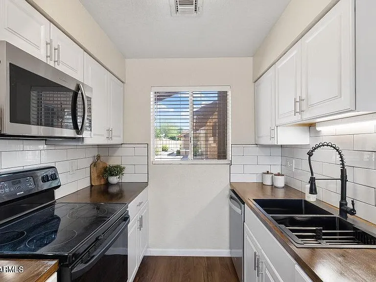 330 W Tonopah Dr #5 — Photo 7