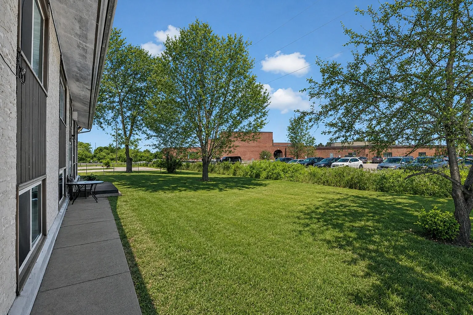 2 bed, 1000 sqft, $1,200 — Photo 3