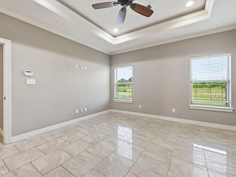 160 Colonial Estates Dr — Photo 9