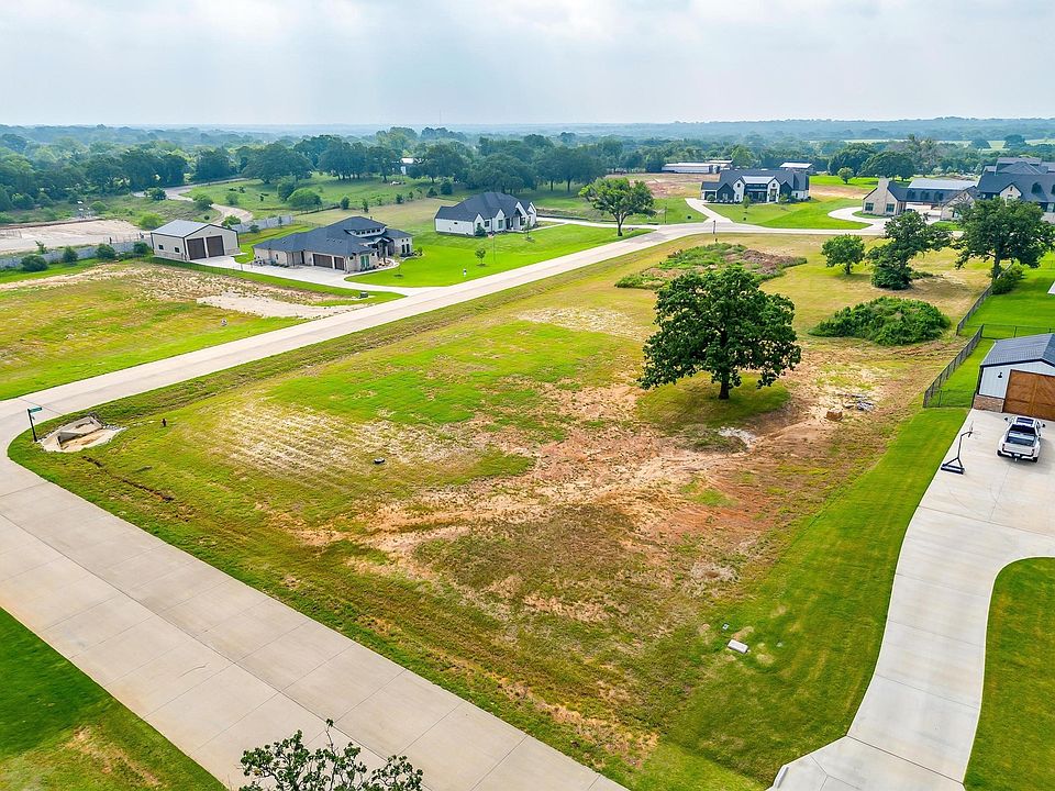 1st image of 320 Pear Valley Ln