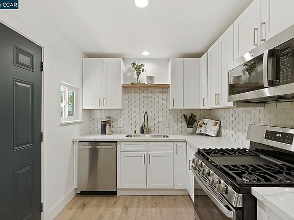 5th image of 4054 Sumac Ln