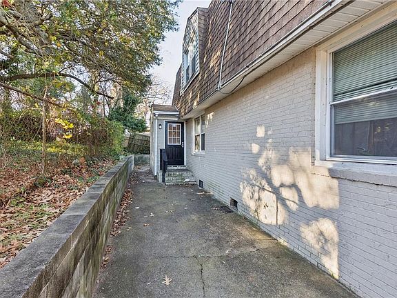 4th image of 1005 Hillside Ave