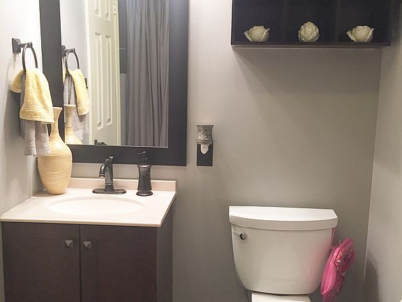 Main bathroom 