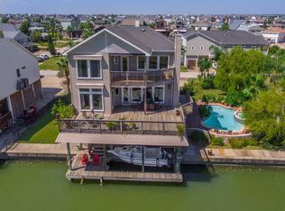 314 Bora Bora Dr, Tiki Island, TX 77554