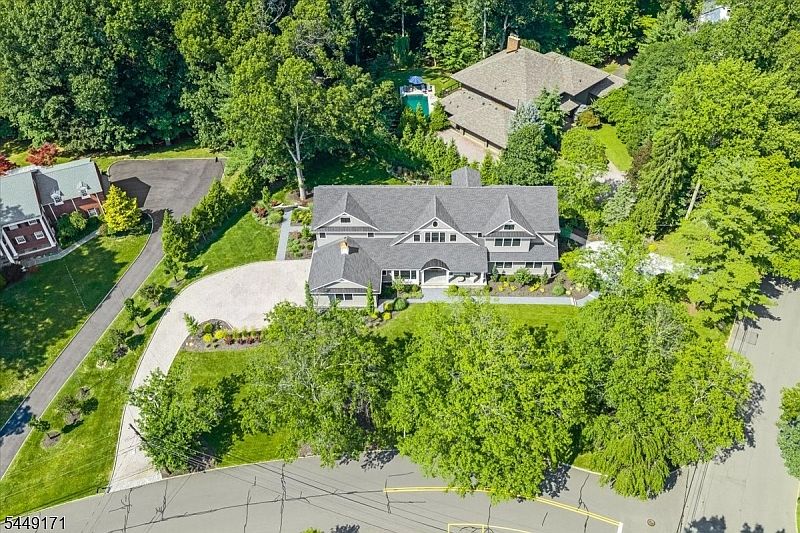 1st image of 330 Hartshorn Dr