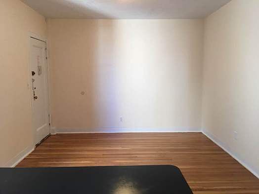 4th image of 2146 Crescent St APT C5