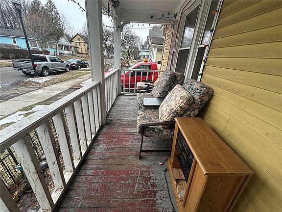 4th image of 455 Frost Ave