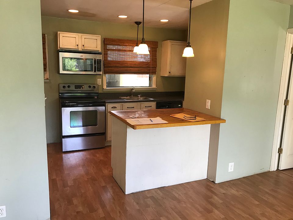2nd image of 2916 White Oak Ave