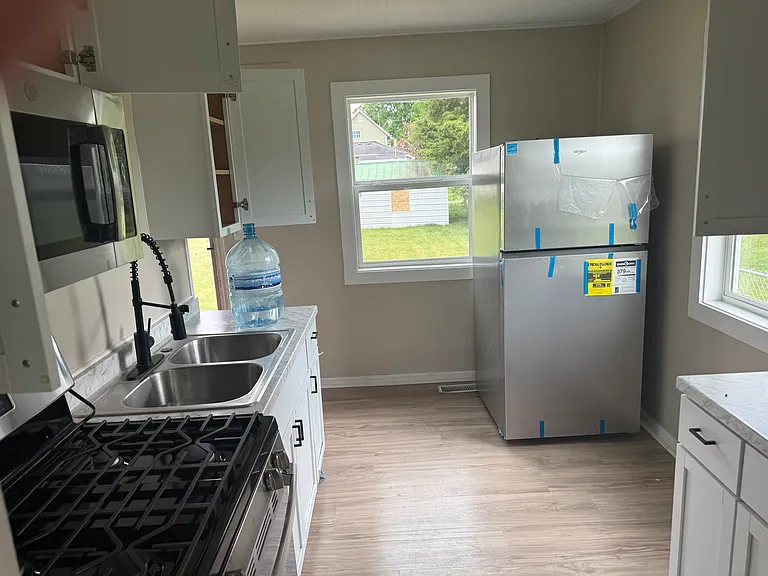 720 N Morrison St — Photo 3
