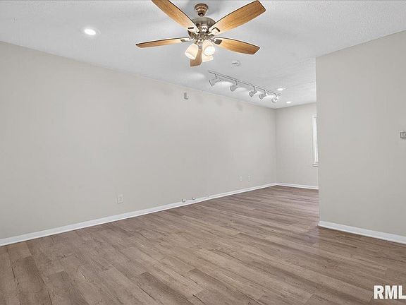 4th image of 1848 Honeysuckle Ct