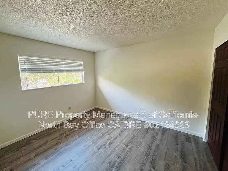 370 El Rio Ct #F — Photo 8