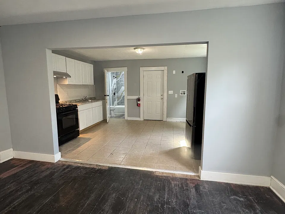 944 N Main Ave #2