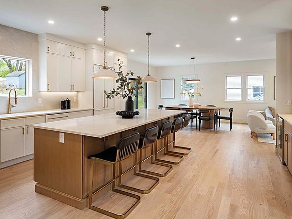 3rd image of 5 Haven Ln