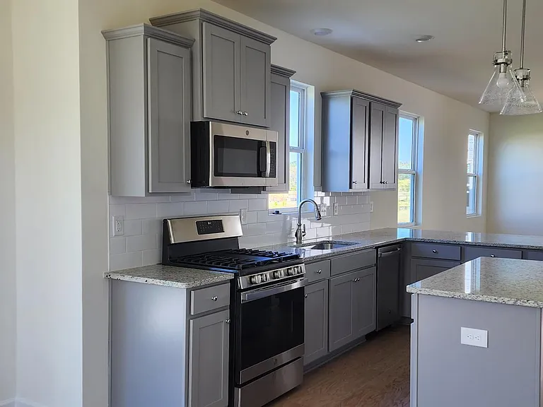 1544 Banham Dr — Photo 2