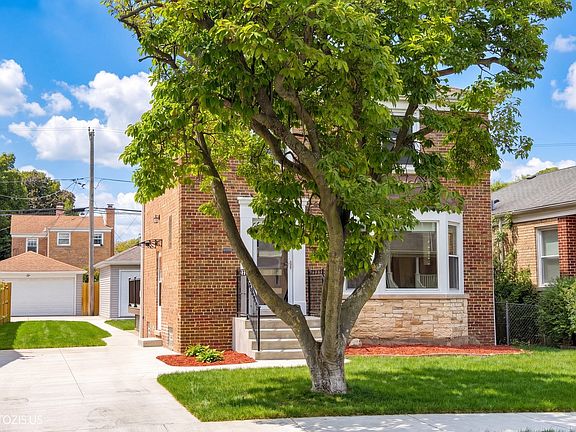 3rd image of 7432 N Odell Ave