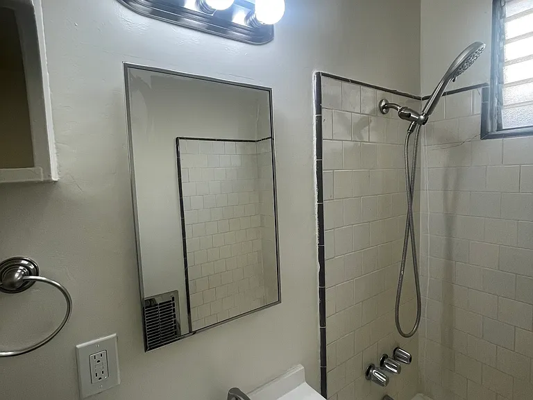 1607 N Harvard Blvd #3 — Photo 8