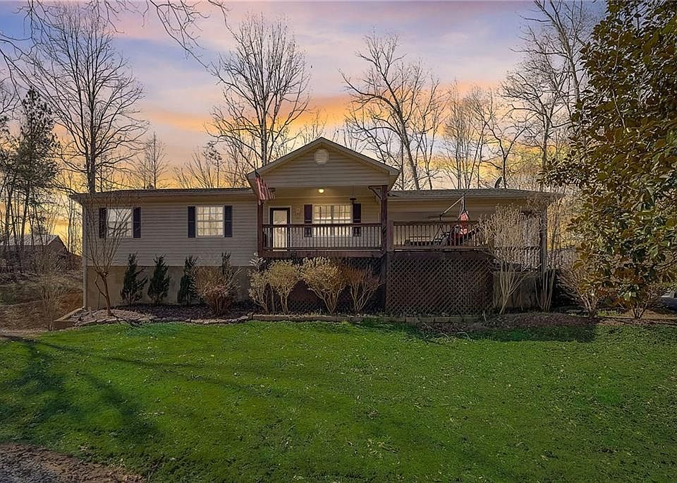 1st image of 450 River Trace Dr