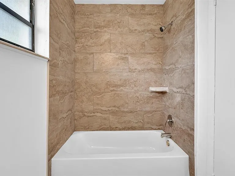 5748 NW 27th Ct — Photo 7