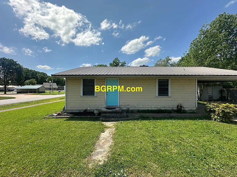 501 N Elm St — Photo 1