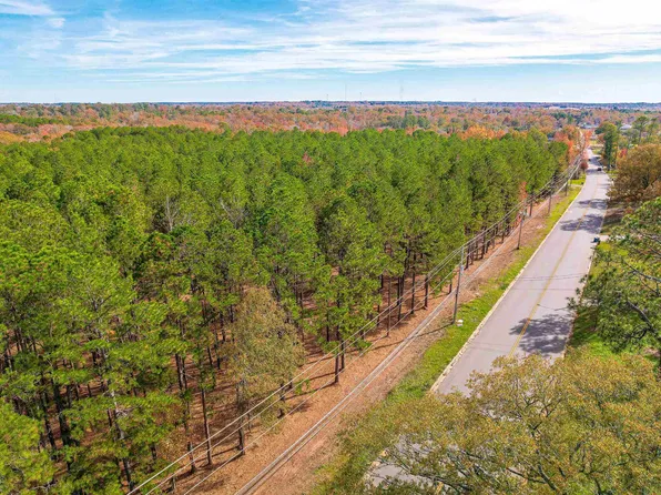 Evenside St, Henderson, TX 75654