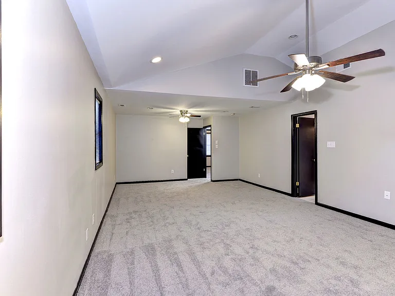9106 Lost Forest Dr — Photo 16