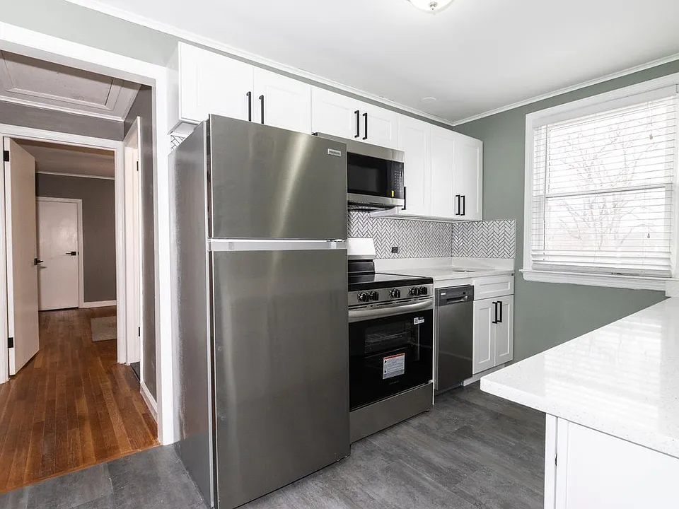 23 Gates Ave #2