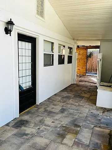 209 Douglas Dr — Photo 3
