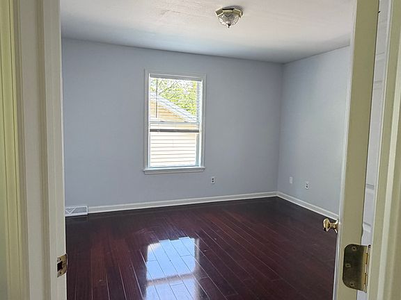 4th image of 852 Cedar Way #852