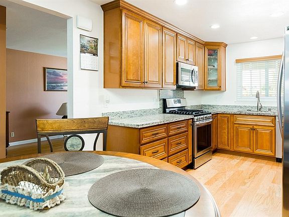 5th image of 1606 Montevideo Ln