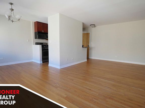 3rd image of 621 W Wrightwood Ave #522