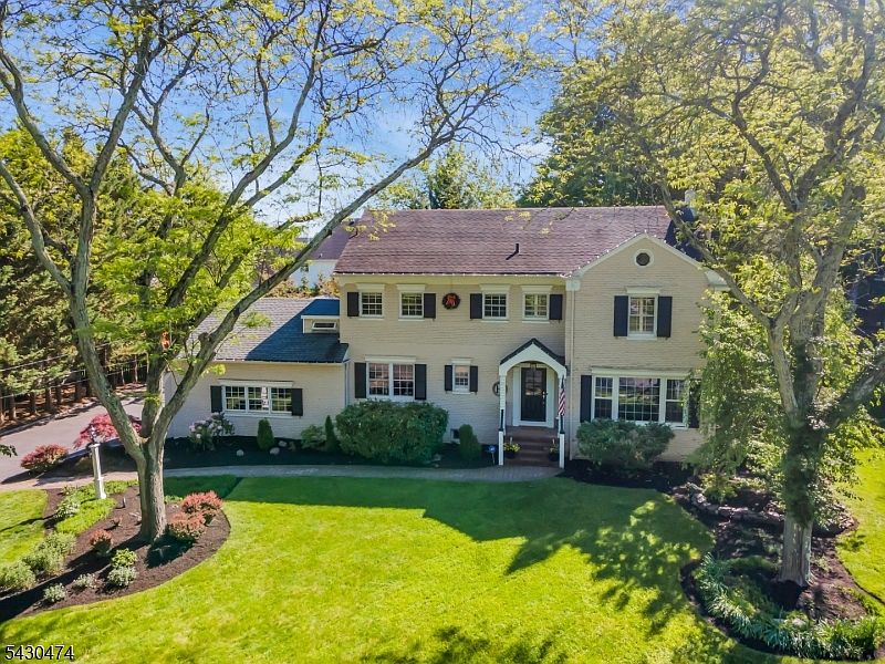 1st image of 935 Minisink Way