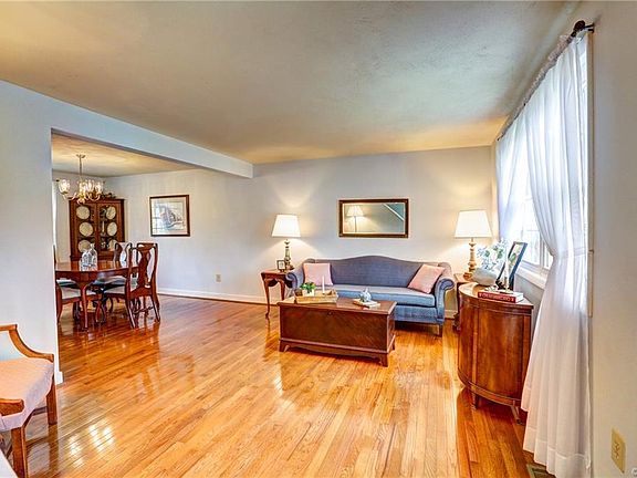 3rd image of 4817 Fairlake Ln