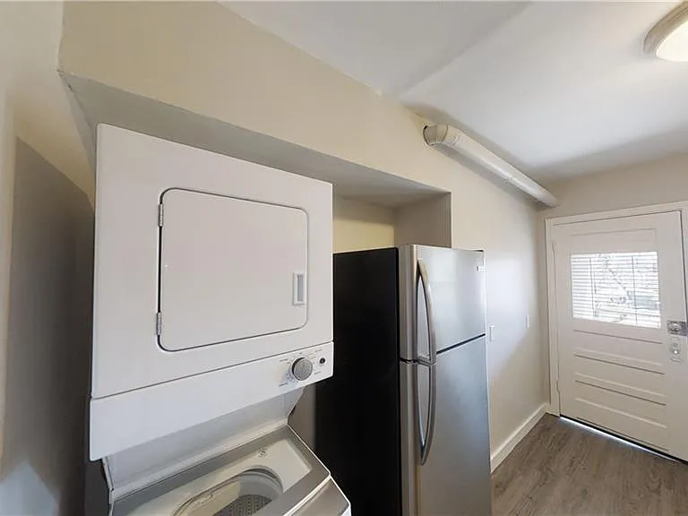 1215 W 41st St #2E — Photo 5