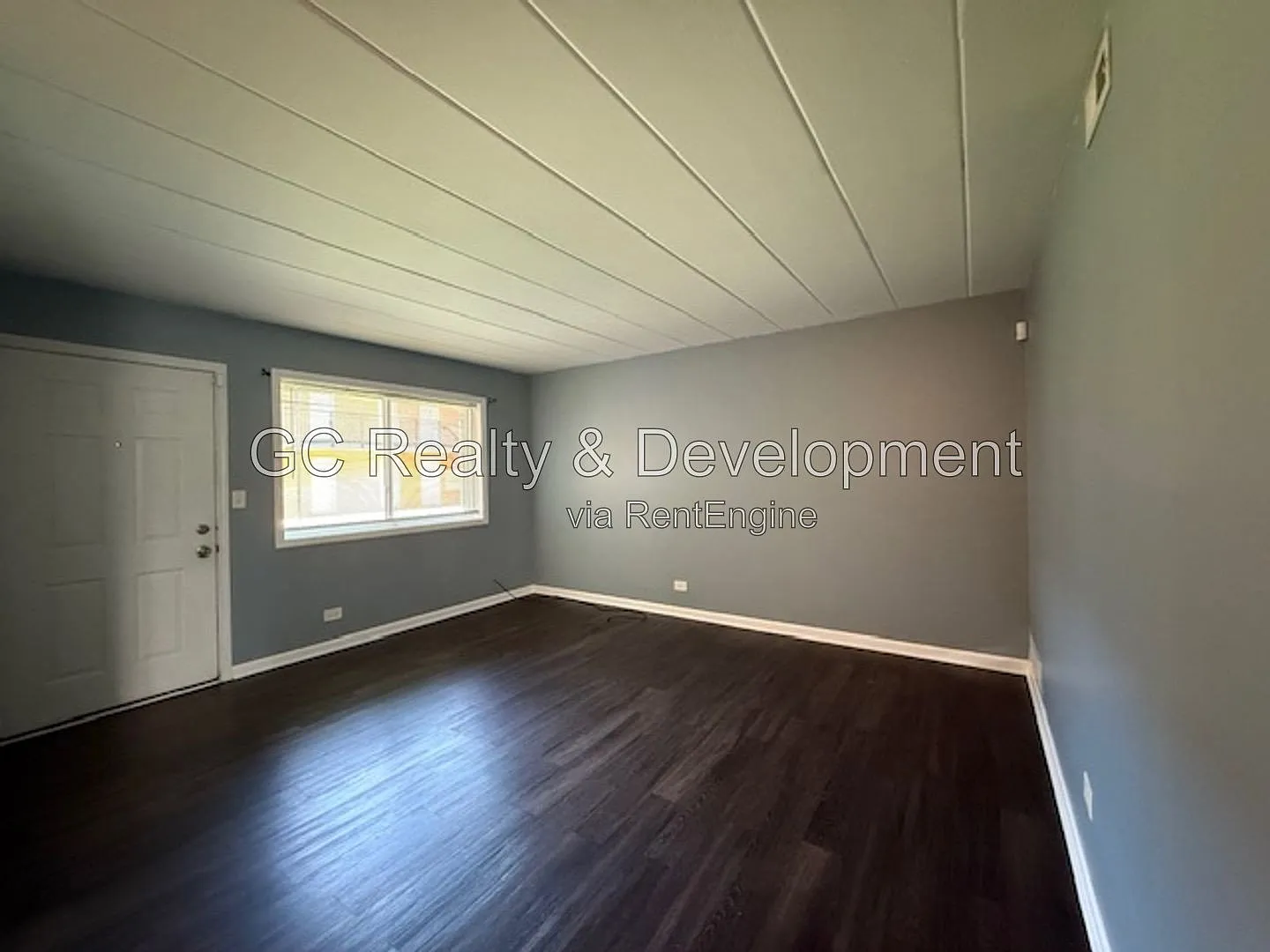 332 Wilson Ave — Photo 2