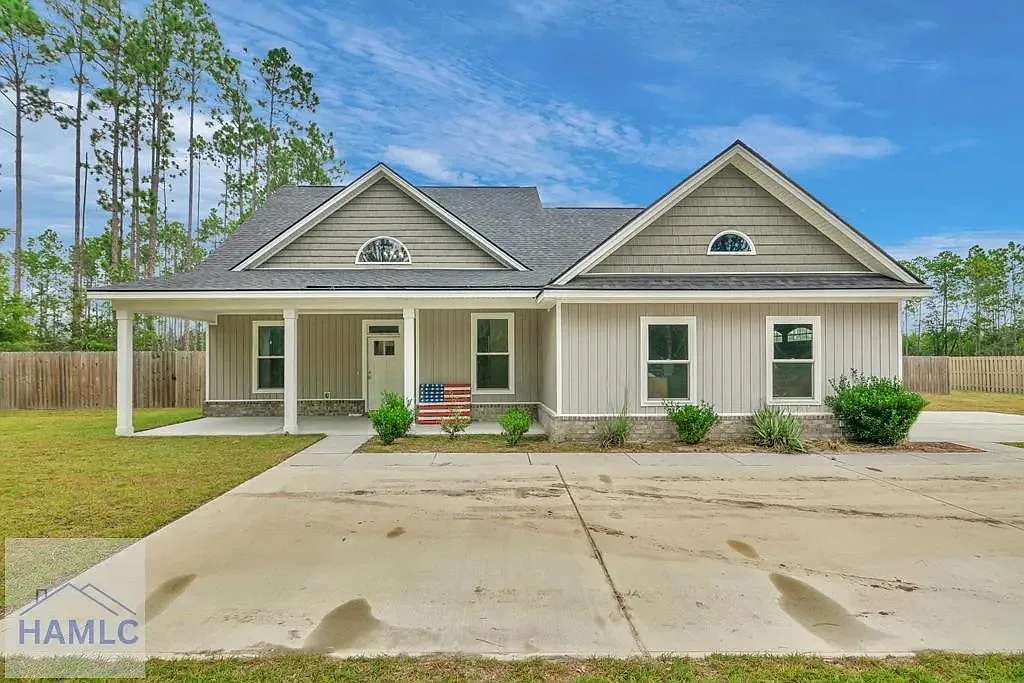 4 bed, 2.5 bath, 2297 sqft, $2,500 — Photo 1