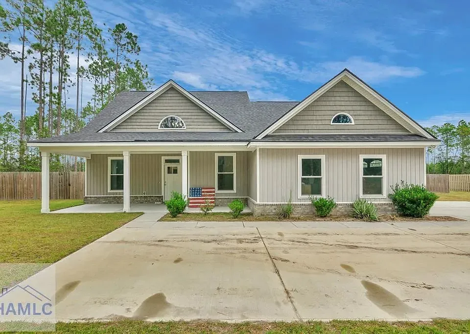 304 Peewee Dr SE