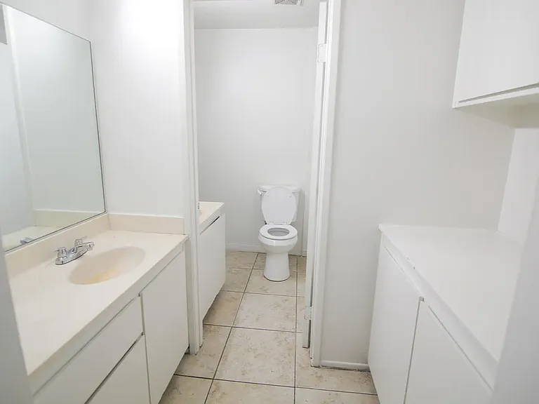329 W 14th St #G — Photo 9