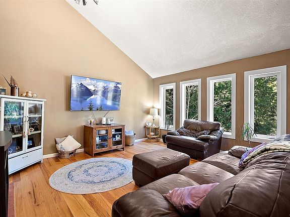 5th image of 1725 Millstream Rd