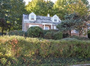 11 Hearthstone Rd, Yonkers, NY 10710