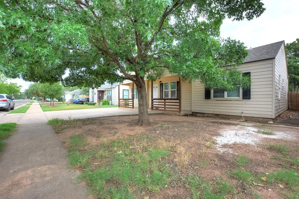 2420 26th Street — Photo 2