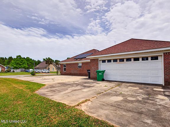 5th image of 14905 Nassau Dr