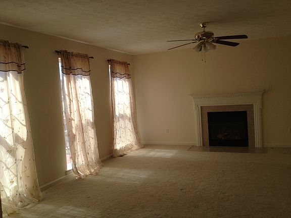 3rd image of 3585 Parliament Ct