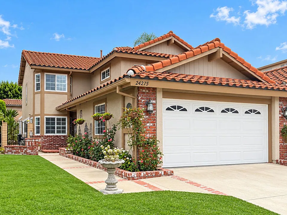 24275 Juanita Dr