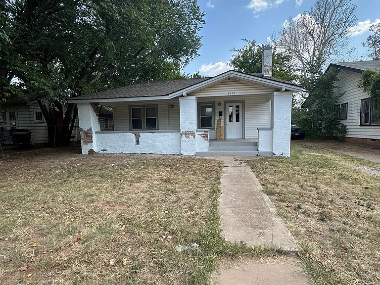 1619 W Iowa Ave — Photo 1