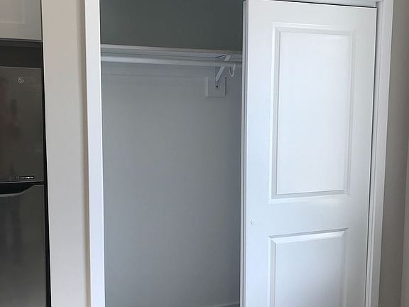 5th image of 1409 W Diversey Pkwy #211
